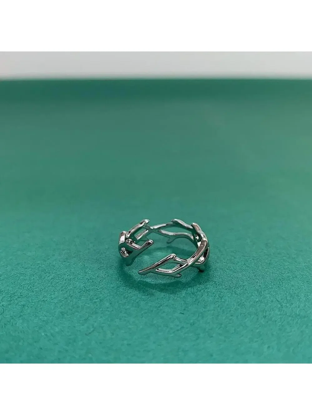 Cyber punk thorn silver adjustable ring. Vintage y2k style silver chrome ring.